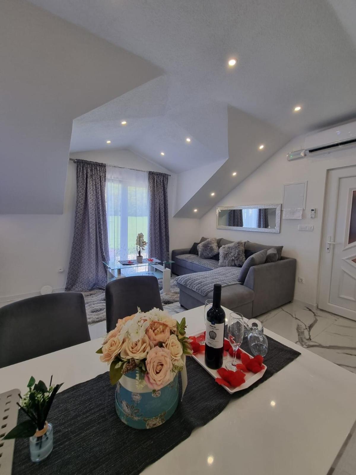Luxury Apartment Megy Otočac Exterior foto