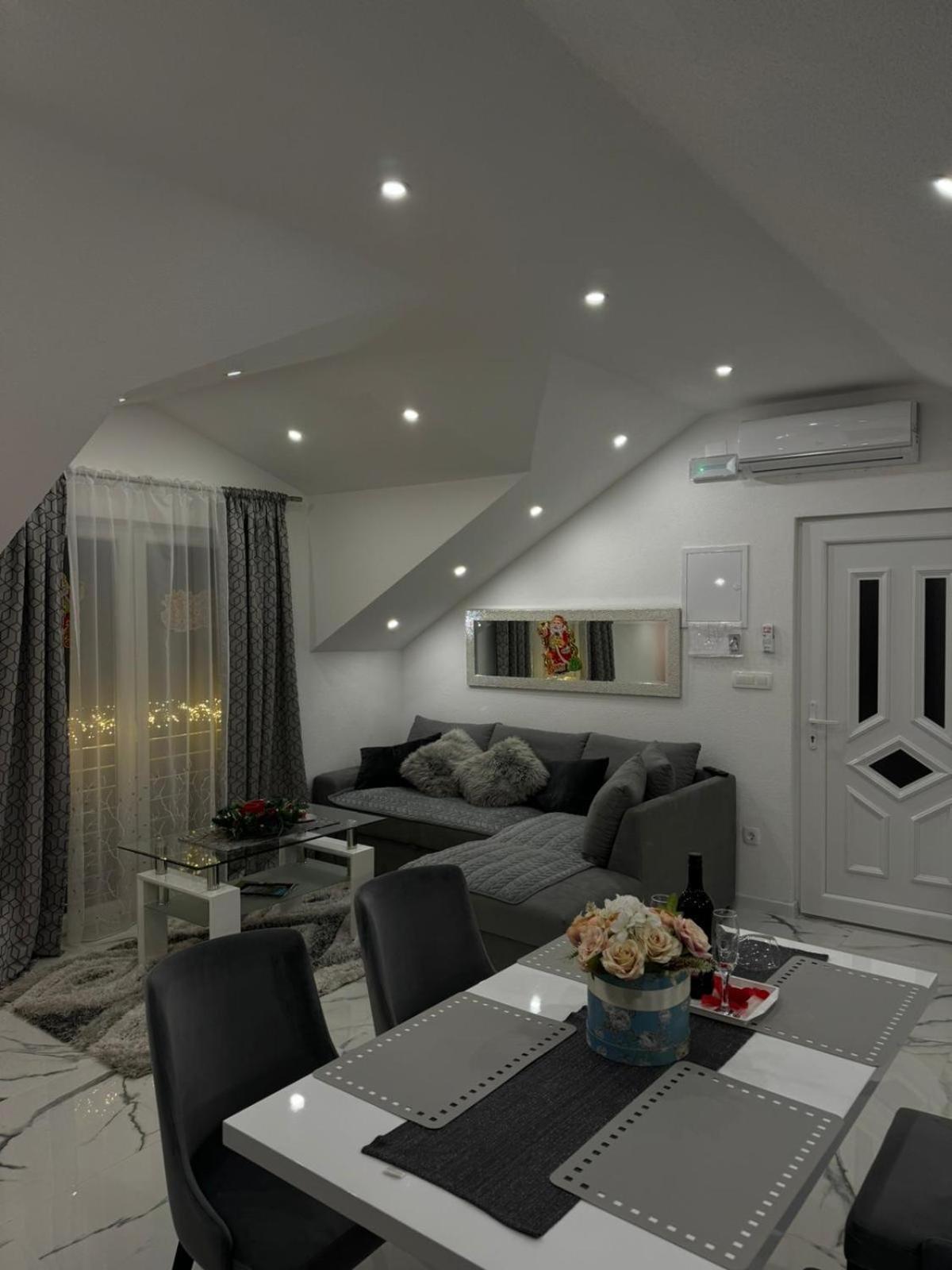 Luxury Apartment Megy Otočac Exterior foto